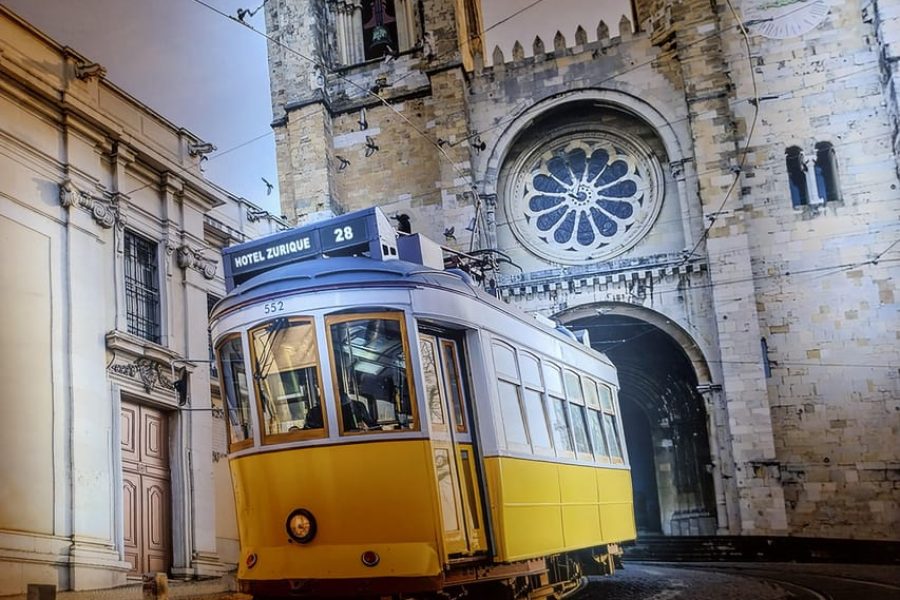 Tour of Lisbon monuments and viewpoints 4 hours