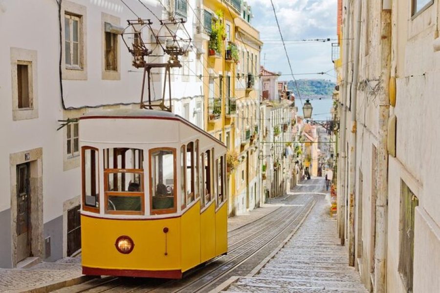 Tour of Lisbon monuments and viewpoints
